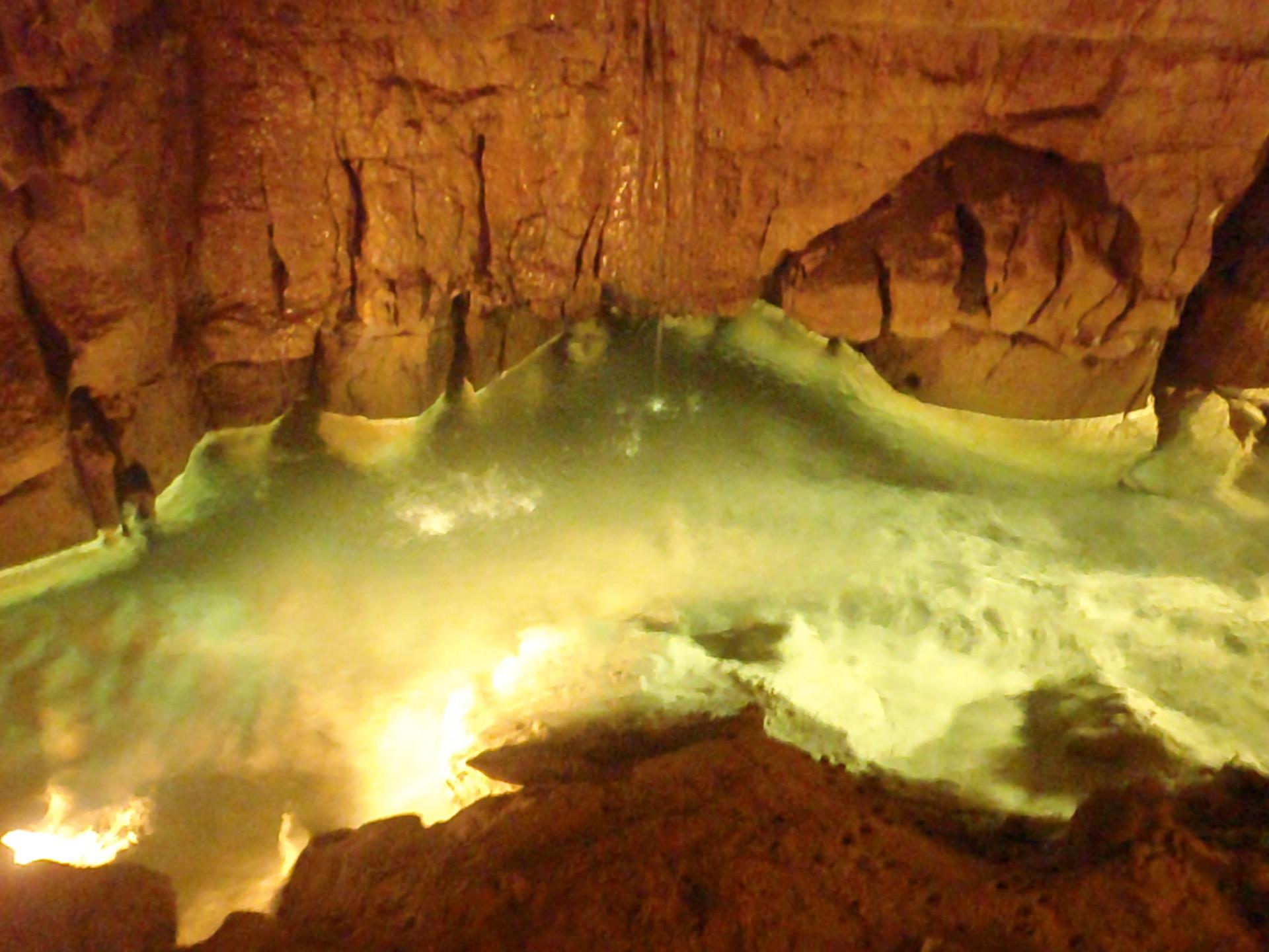 ESCAPADE EN MINI-BUS AVEC BUSCAPADE : LA GROTTE ET LE CIRQUE DE LABEIL